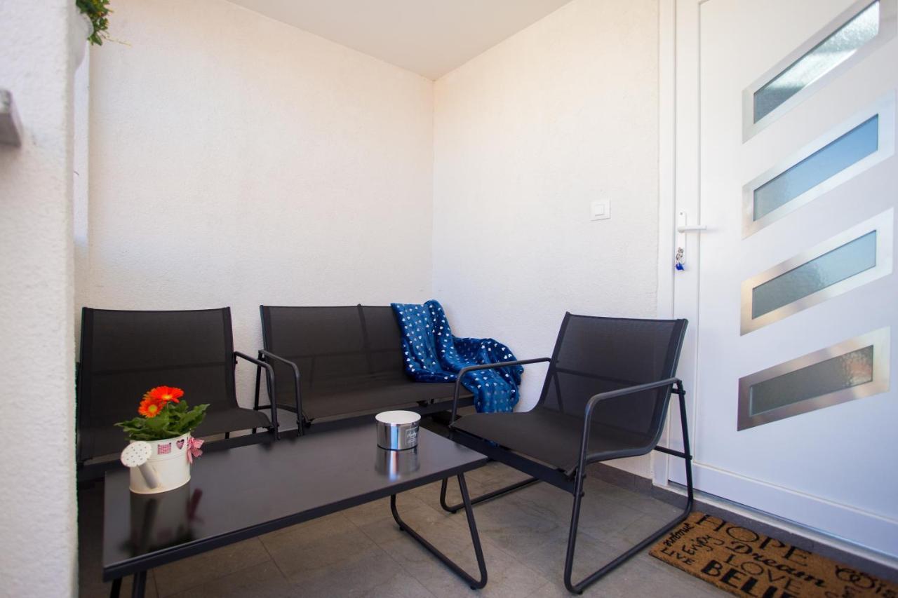 App Sara Apartment กานฟานาร์ ภายนอก รูปภาพ