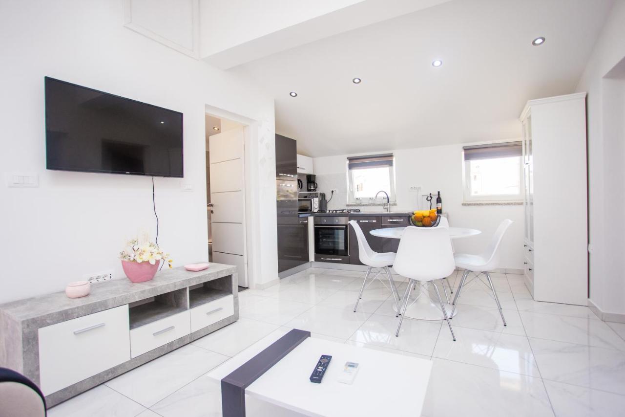 App Sara Apartment กานฟานาร์ ภายนอก รูปภาพ