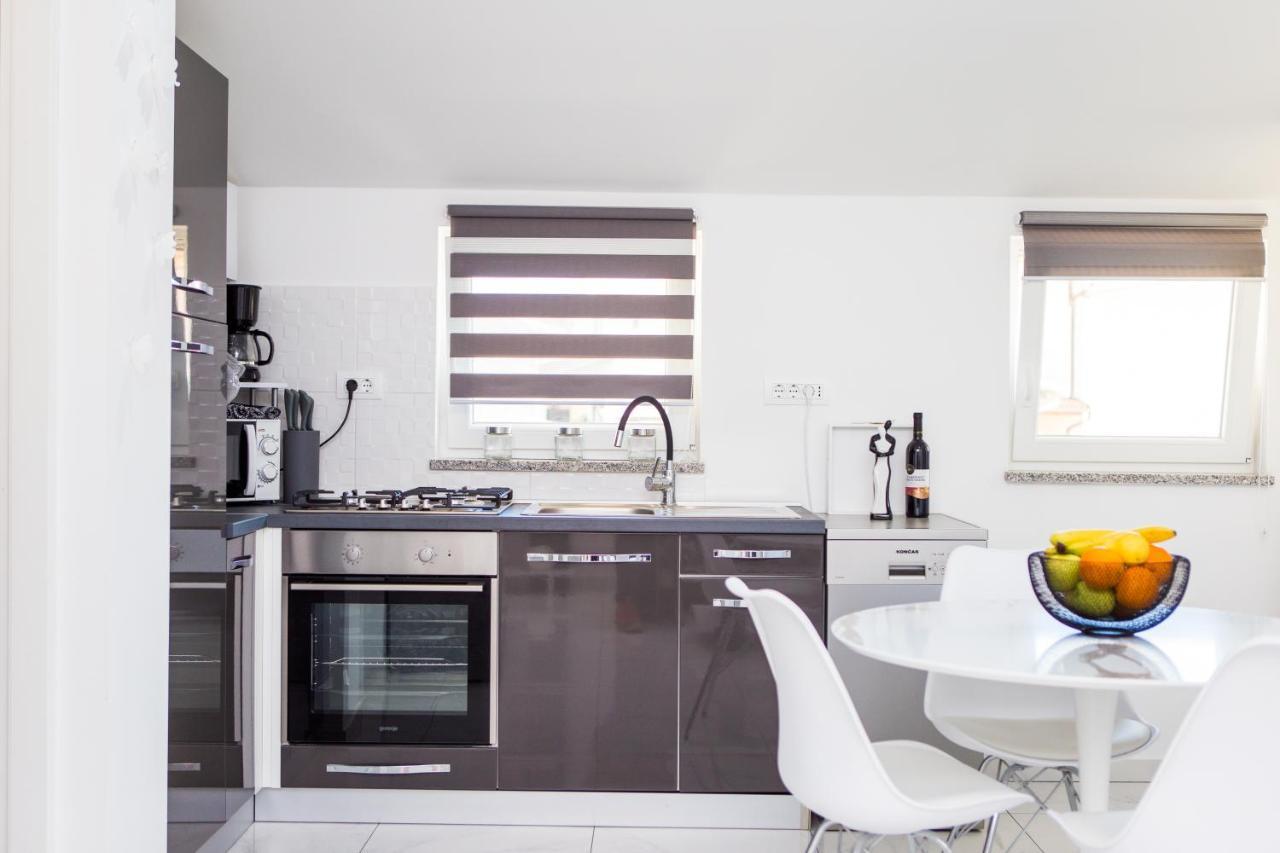 App Sara Apartment กานฟานาร์ ภายนอก รูปภาพ
