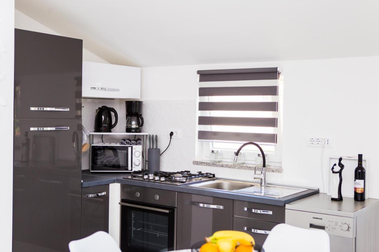App Sara Apartment กานฟานาร์ ภายนอก รูปภาพ