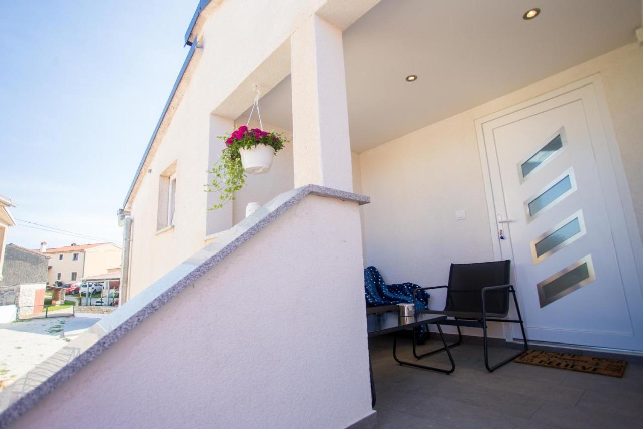 App Sara Apartment กานฟานาร์ ภายนอก รูปภาพ