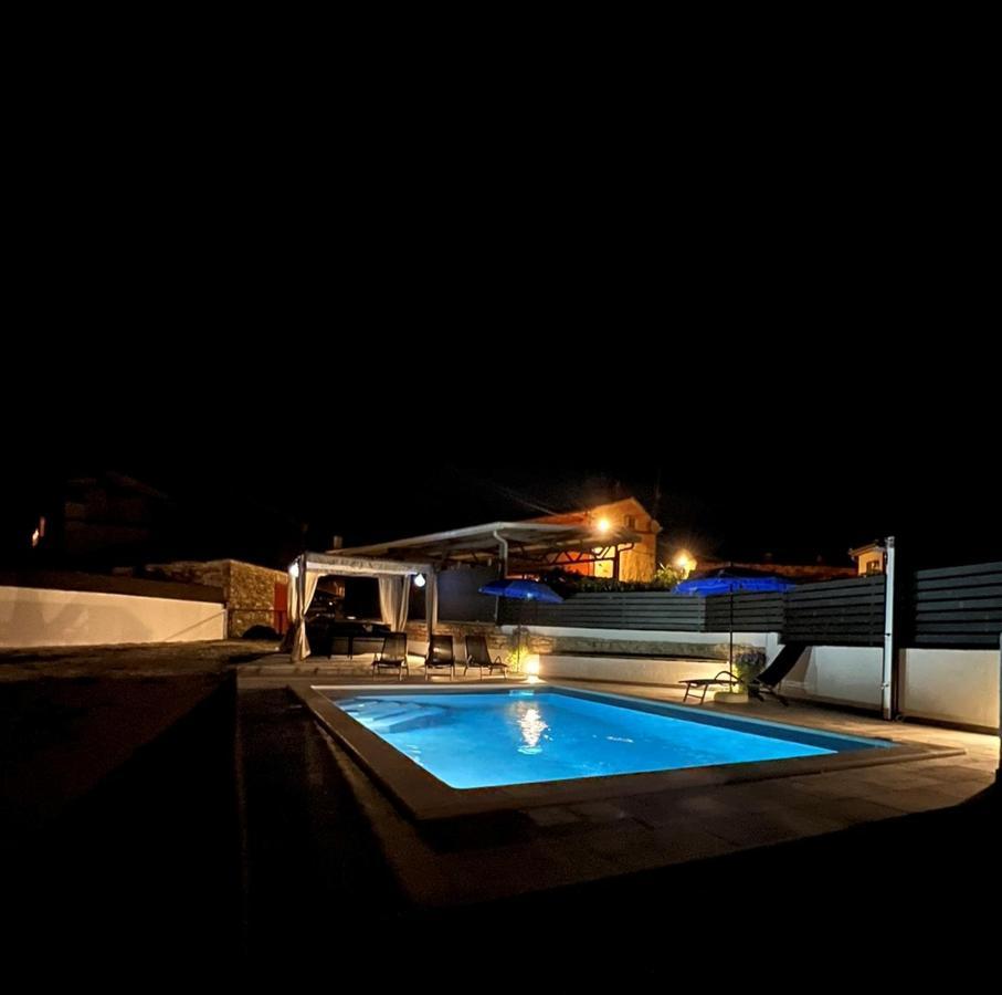 App Sara Apartment กานฟานาร์ ภายนอก รูปภาพ